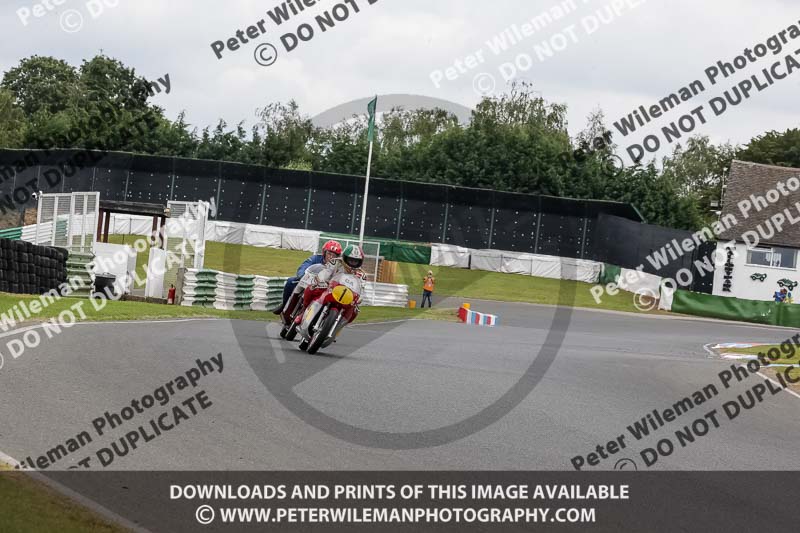 Vintage motorcycle club;eventdigitalimages;mallory park;mallory park trackday photographs;no limits trackdays;peter wileman photography;trackday digital images;trackday photos;vmcc festival 1000 bikes photographs